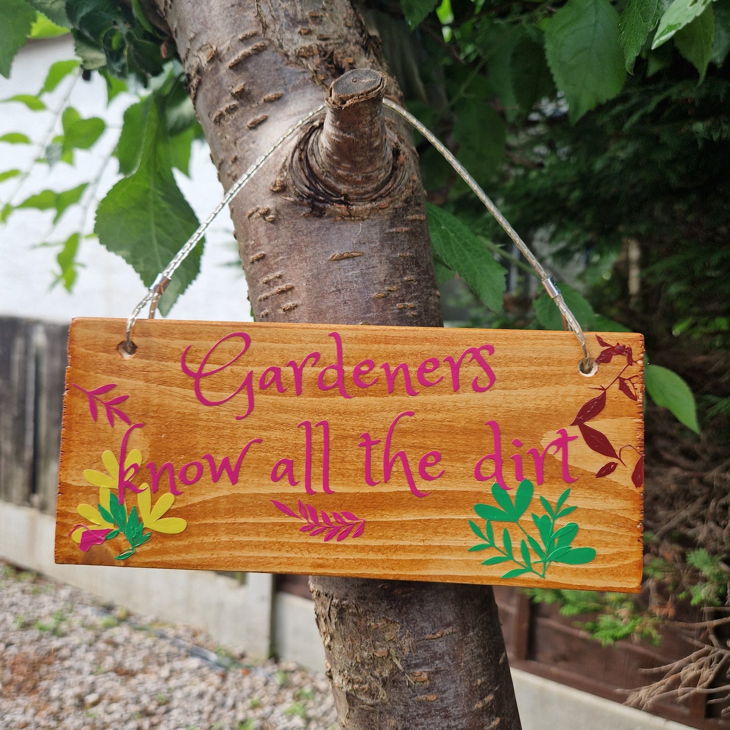 funny garden sign - gardeners know all the dirt